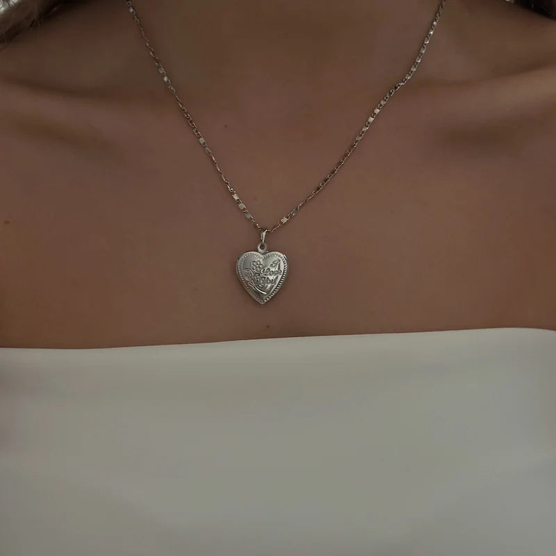 Loving Locket Necklace [Silver]
