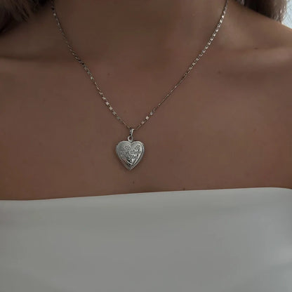 Loving Locket Necklace [Silver]