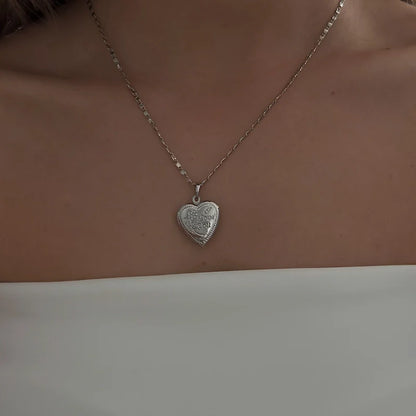Loving Locket Necklace [Silver]