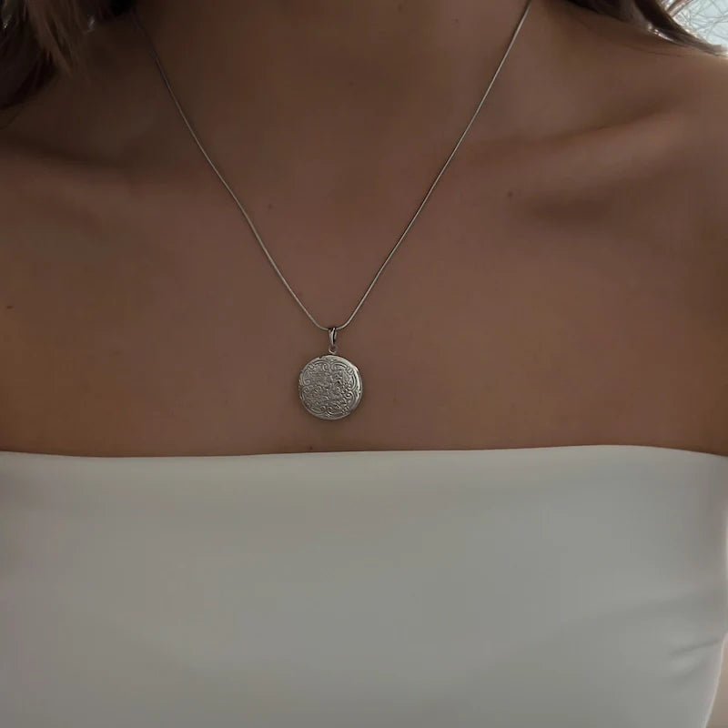 Floral Locket Necklace [Silver]