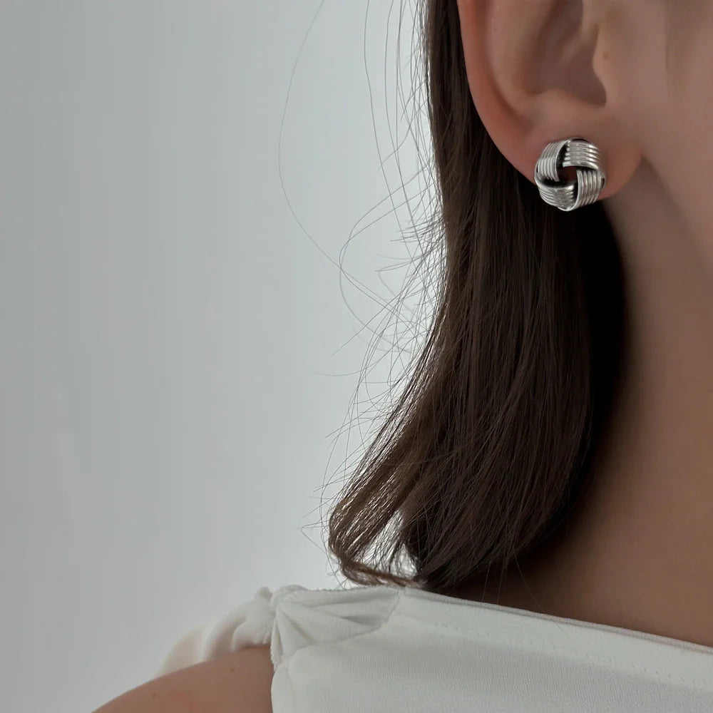 Knot Studs [Silver]