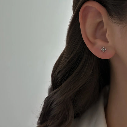 Tiny Fleur Studs [Silver]