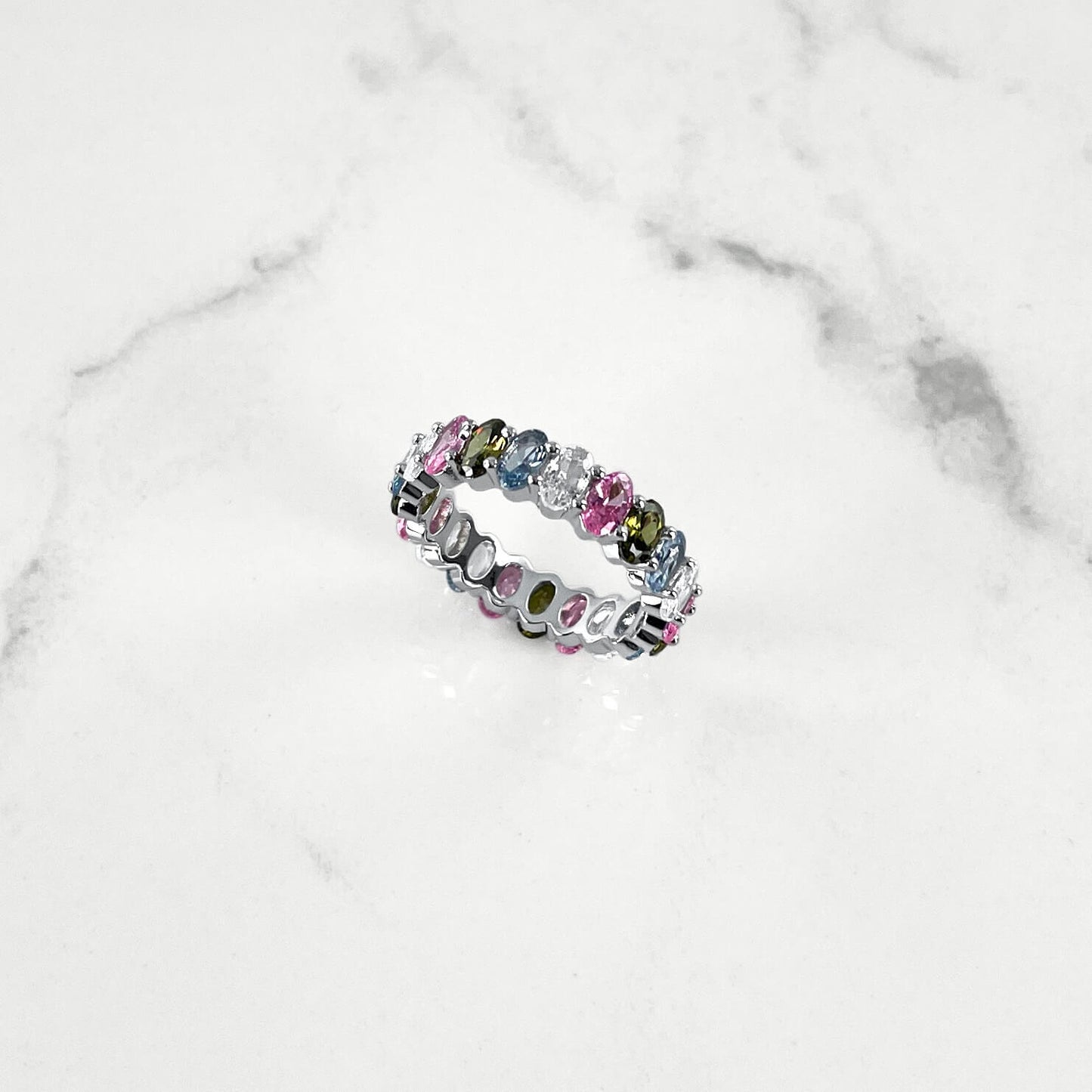 Pierścionek z kolorowymi kamieniami | Elegancki design 18k 3