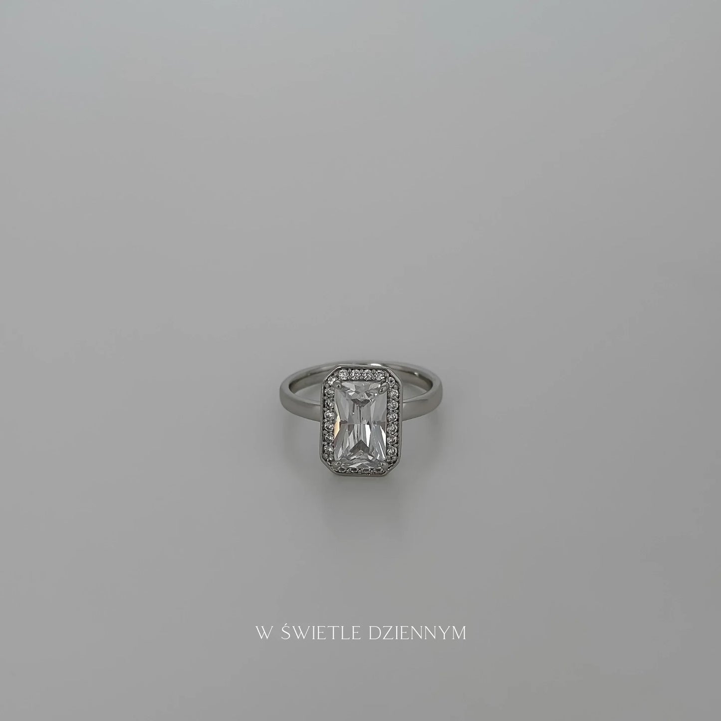 Crystal Chapel Ring [Silver]