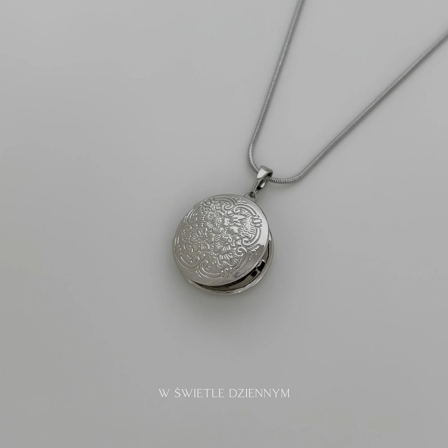 Floral Locket Necklace [Silver]